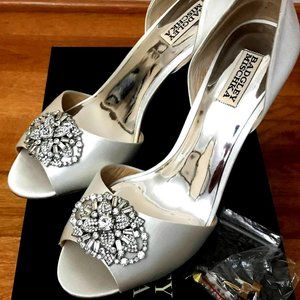 Badgley Mischka Women's Dana Dress Pump Bridal